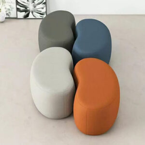 Bancs aux formes arrondies (35000/pièce)